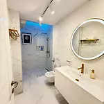 Unique 1 Minute From The Centre דירה