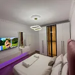 Unique 1 Minute From The Centre דירה *