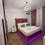 Unique 1 Minute From The Centre דירה *